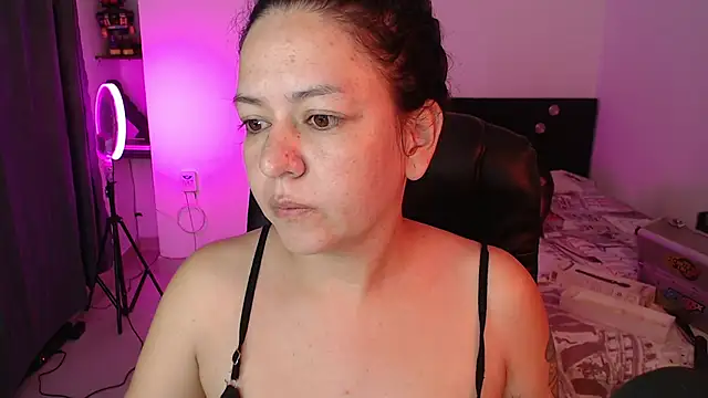 Abbyjoness21 online show from October 2025 09:41:01 AM