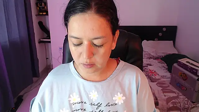 Abbyjoness21 online show from October 2025 01:08:01 PM