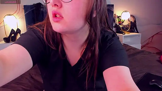 HelenDanvers online show from November 2025 03:10:02 AM