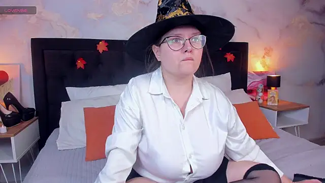 HelenDanvers online show from October 2025 10:03:02 AM