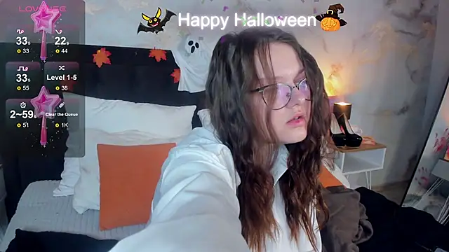 HelenDanvers online show from October 2025 02:30:02 AM