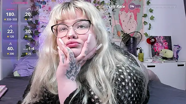 Snapshot of _CandyM1lky_ chatting on April 2026 08:00:02 AM CandyM1lky online show from April 2026 08:00:02 AM