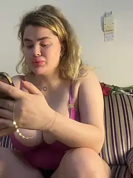 aydabella7777 online show from December 2025 05:28:01 PM