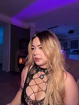 Snapshot of OriannaFox chatting on December 2025 09:09:02 PM OriannaFox online show from December 2025 09:09:02 PM