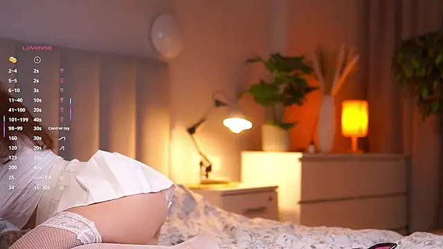 Julia PR0 online show from December 2025 05:06:02 AM