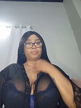 Snapshot of MadamPinky chatting on May 2026 06:36:01 PM MadamPinky online show from May 2026 06:36:01 PM