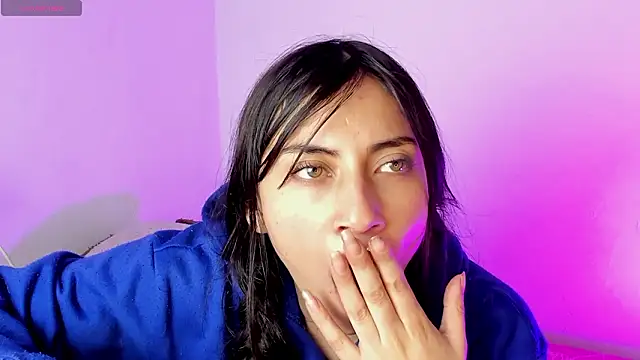 Alanaloiiss  online show from March 2026 03:28:01 PM