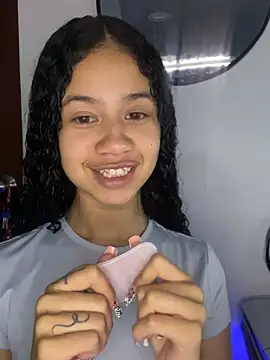 jadee8 online show from April 2026 04:33:02 PM