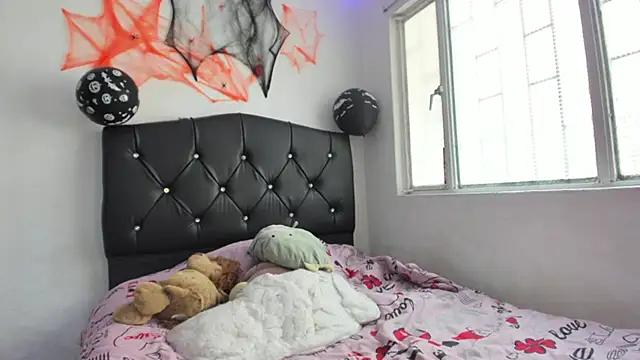 Emmantho online show from October 2025 03:22:02 PM