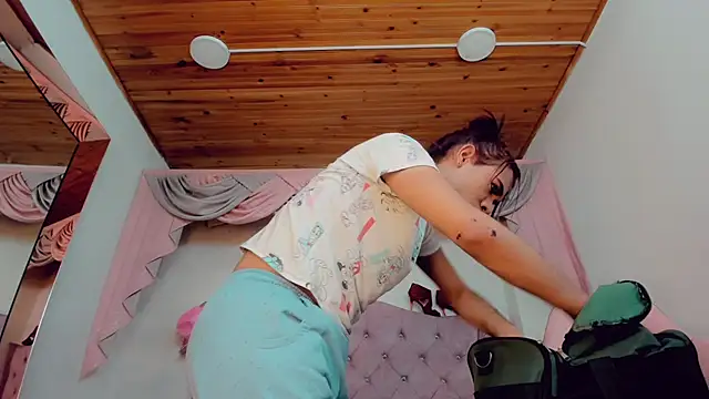 Snapshot of _Abby_white_ chatting on December 2025 11:22:01 PM Abby white online show from December 2025 11:22:01 PM