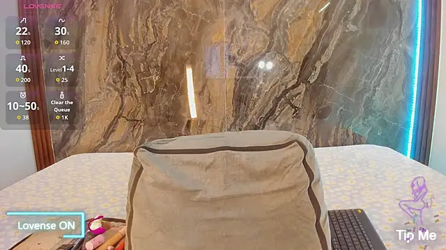 MiiaaCollinss online show from December 2025 02:45:01 PM