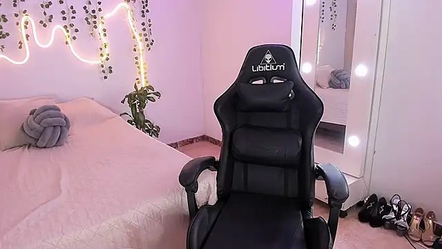 sara doll77 online show from October 2025 07:59:01 PM