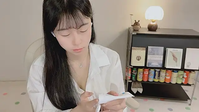 Onechestnut online show from May 2026 05:27:01 AM