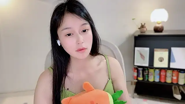 Snapshot of Onechestnut chatting on April 2026 04:46:02 PM Onechestnut online show from April 2026 04:46:02 PM