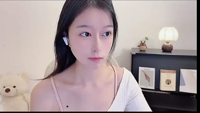 Onechestnut online show from October 2025 05:10:02 AM