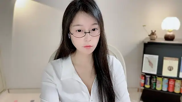 Snapshot of Onechestnut chatting on April 2026 06:20:02 AM Onechestnut online show from April 2026 06:20:02 AM