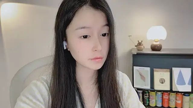 Snapshot of Onechestnut chatting on April 2026 01:05:02 PM Onechestnut online show from April 2026 01:05:02 PM