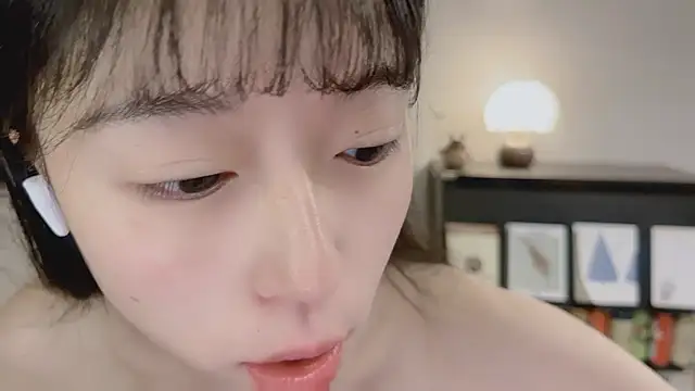 Onechestnut online show from May 2026 03:50:02 AM