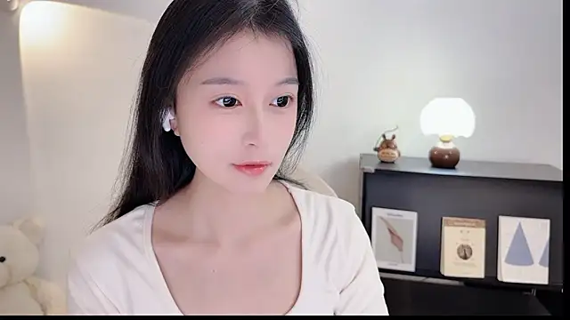 Snapshot of Onechestnut chatting on October 2025 06:23:01 AM Onechestnut online show from October 2025 06:23:01 AM