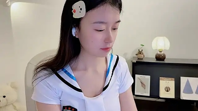 Snapshot of Onechestnut chatting on November 2025 06:13:01 AM Onechestnut online show from November 2025 06:13:01 AM