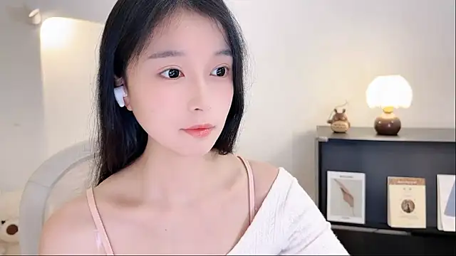 Snapshot of Onechestnut chatting on November 2025 05:34:02 AM Onechestnut online show from November 2025 05:34:02 AM