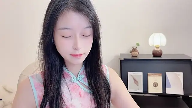 Onechestnut online show from October 2025 06:10:02 AM