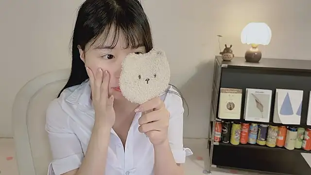 Onechestnut online show from May 2026 05:06:01 AM