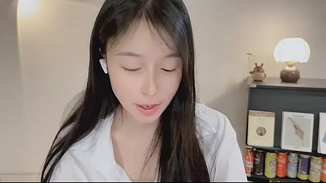 Onechestnut online show from April 2026 12:40:02 PM