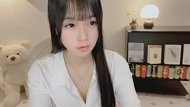 Snapshot of Onechestnut chatting on June 2026 03:33:01 AM Onechestnut online show from June 2026 03:33:01 AM