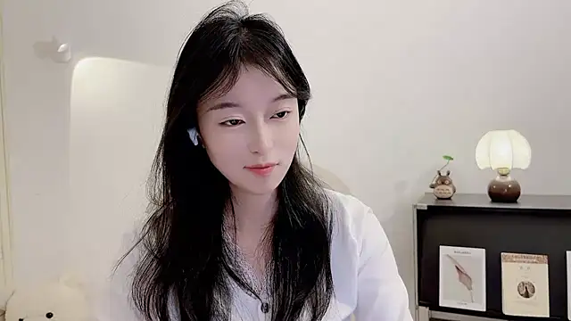 Snapshot of Onechestnut chatting on November 2025 06:17:01 AM Onechestnut online show from November 2025 06:17:01 AM