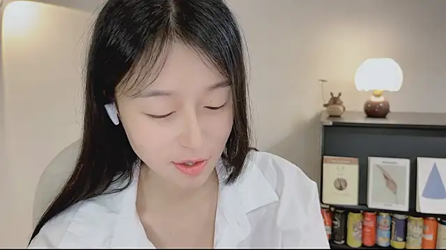 Onechestnut online show from April 2026 05:25:02 AM