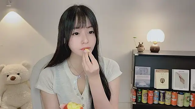 Snapshot of Onechestnut chatting on June 2026 11:15:01 AM Onechestnut online show from June 2026 11:15:01 AM