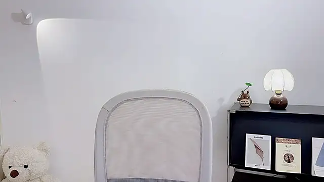 Snapshot of Onechestnut chatting on November 2025 06:18:01 AM Onechestnut online show from November 2025 06:18:01 AM