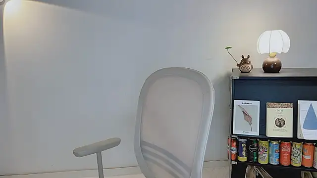 Snapshot of Onechestnut chatting on April 2026 05:37:01 PM Onechestnut online show from April 2026 05:37:01 PM