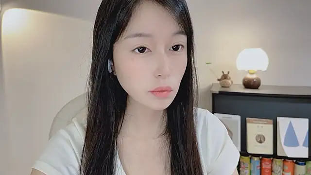 Snapshot of Onechestnut chatting on April 2026 05:02:01 AM Onechestnut online show from April 2026 05:02:01 AM