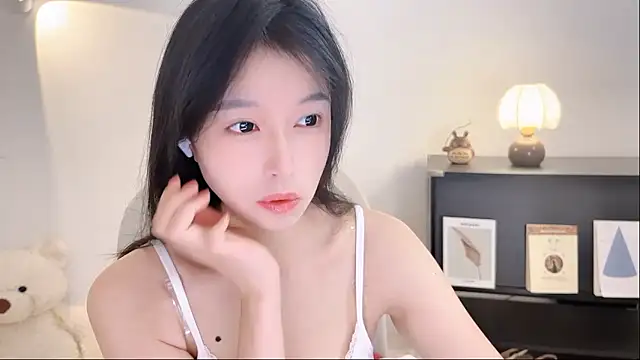 Snapshot of Onechestnut chatting on November 2025 05:34:02 AM Onechestnut online show from November 2025 05:34:02 AM