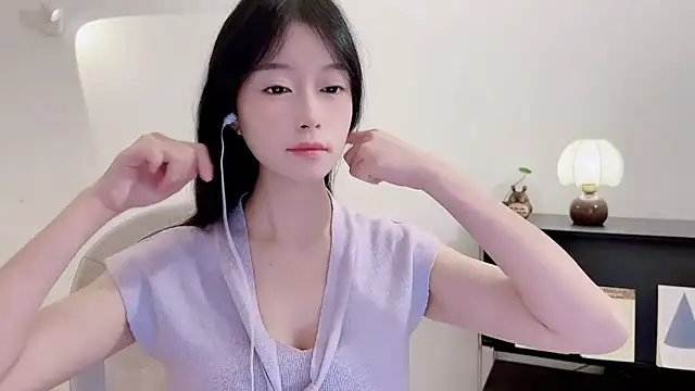 Snapshot of Onechestnut chatting on November 2025 06:06:01 AM Onechestnut online show from November 2025 06:06:01 AM