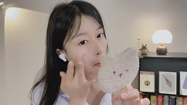 Onechestnut online show from April 2026 05:09:02 AM
