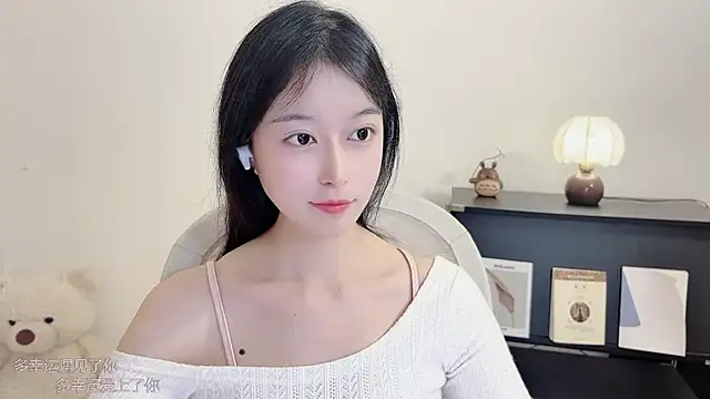 Onechestnut online show from October 2025 11:22:02 AM