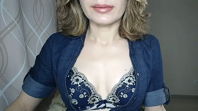 Snapshot of miss__Sophie chatting on November 2025 10:04:02 AM miss Sophie online show from November 2025 10:04:02 AM