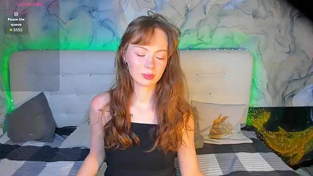 LolaMeddisson online show from December 2025 09:17:01 PM