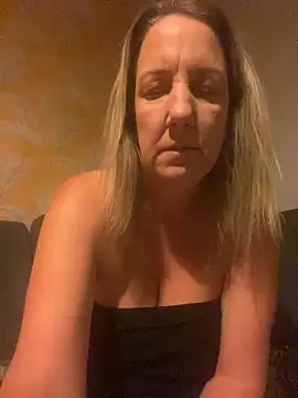 Snapshot of X-Victoria-X chatting on September 2025 03:44:01 AM X-Victoria-X online show from September 2025 03:44:01 AM