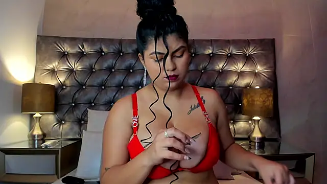 Snapshot of ValentinaBreats chatting on October 2025 12:17:01 PM ValentinaBreats online show from October 2025 12:17:01 PM