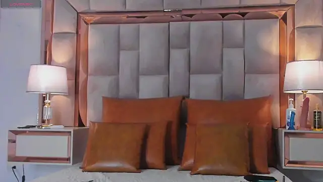 Snapshot of ValentinaBreats chatting on December 2025 12:04:01 PM ValentinaBreats online show from December 2025 12:04:01 PM