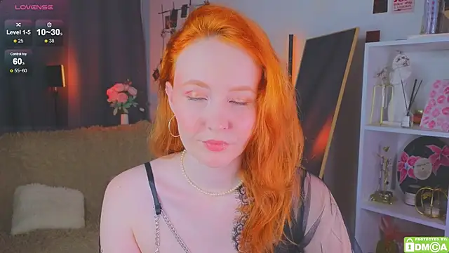 Snapshot of JoyceJones chatting on November 2025 08:20:01 PM JoyceJones online show from November 2025 08:20:01 PM