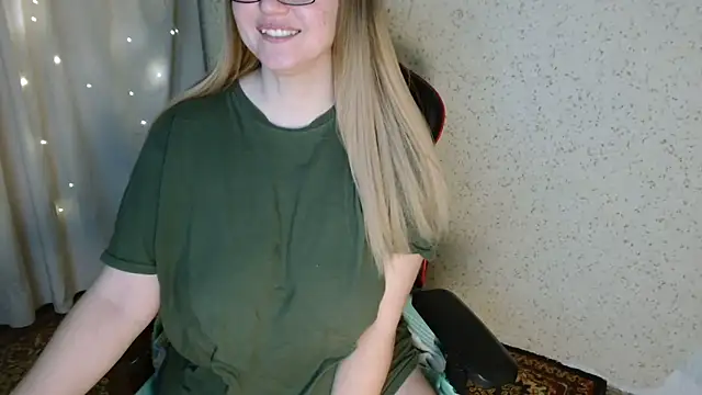 Miaxfox online show from December 2025 05:37:02 PM