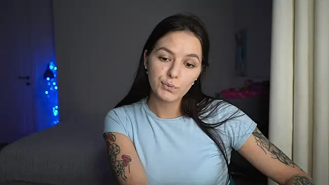 EwelynScott online show from November 2025 06:01:01 PM