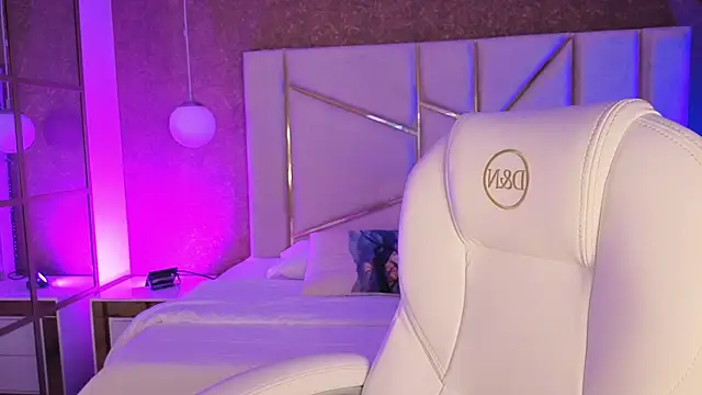 Miiss Bubble online show from October 2025 07:37:02 PM