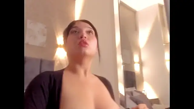 Lunaa bellaa online show from February 2026 07:45:01 PM