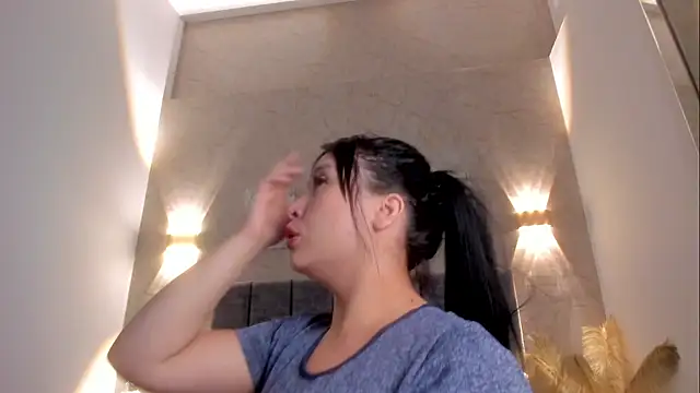 Lunaa bellaa online show from February 2026 07:44:01 PM